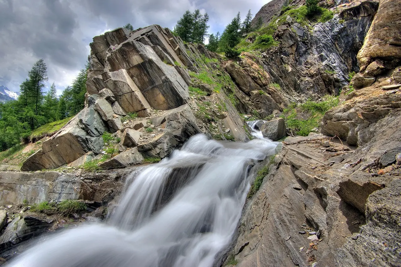 Kan TEE'er sikre LLM-inferens i multicloud-miljøer?