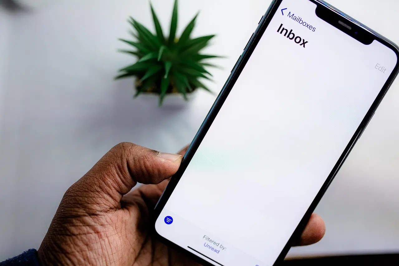 Hvordan stopper jeg spam i min Outlook.com-indbakke?